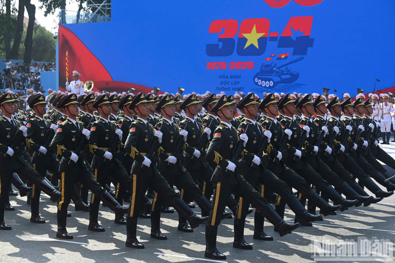 La formación del Ejército Popular de Liberación de China marcha en el desfile. La formación del Ejército Popular de Liberación de China marcha en el desfile.