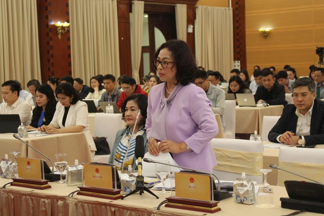 La jefa del Departamento de Gestión de Vivienda y Mercado Inmobiliario, Tong Thi Hanh, en el evento. (Fuente: VNA)