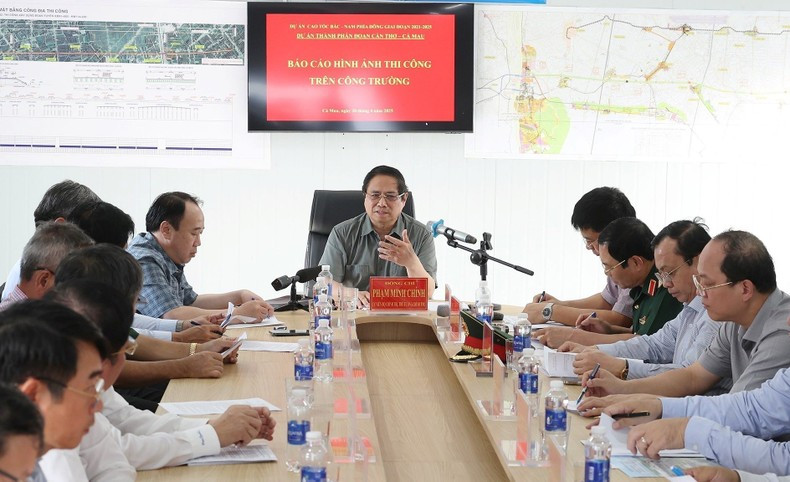 El primer ministro Pham Minh Chinh se reúne con representantes de las entidades relacionadas. El primer ministro Pham Minh Chinh se reúne con representantes de las entidades relacionadas.