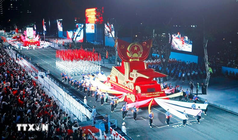 El espectáculo artístico de los artistas en Ciudad Ho Chi Minh.