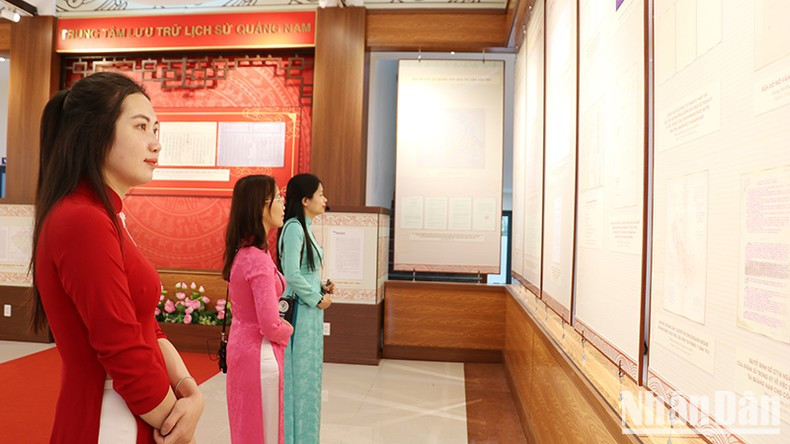 La exhibición estará abierta hasta el 24 de marzo. La exhibición estará abierta hasta el 24 de marzo.