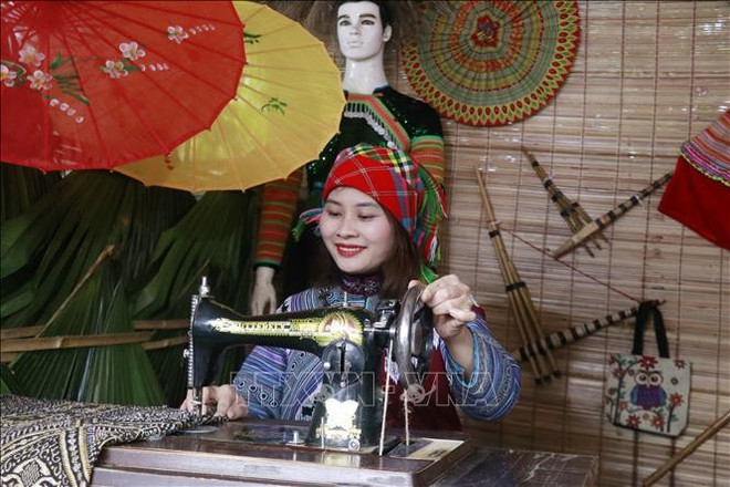 Traje de los Mong. (Fuente: baotintuc.vn) Traje de los Mong. (Fuente: baotintuc.vn)