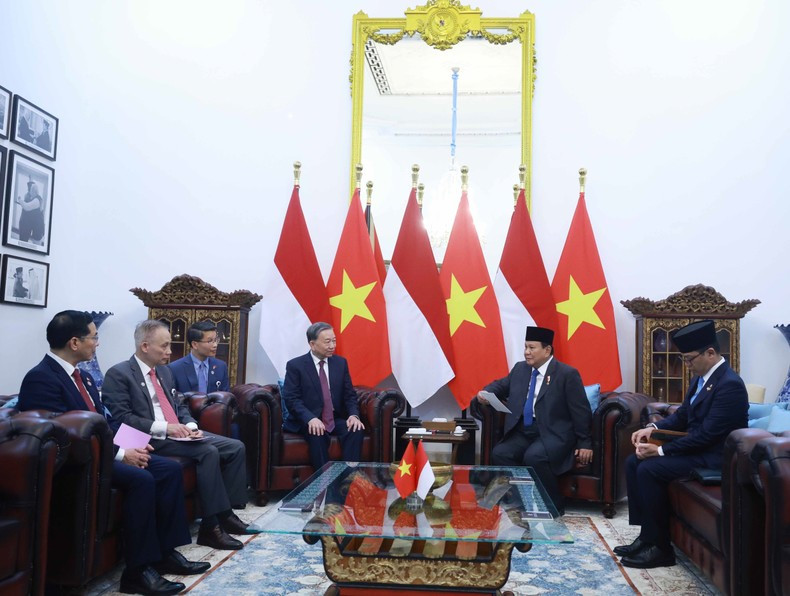 Ambos dirigentes sostienen una reunión.