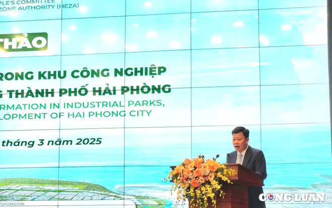 El jefe de la Junta de Gestión de la Zona Económica de Hai Phong, Le Trung Kien, habla en el evento. (Fuente: congluan.vn) El jefe de la Junta de Gestión de la Zona Económica de Hai Phong, Le Trung Kien, habla en el evento. (Fuente: congluan.vn)