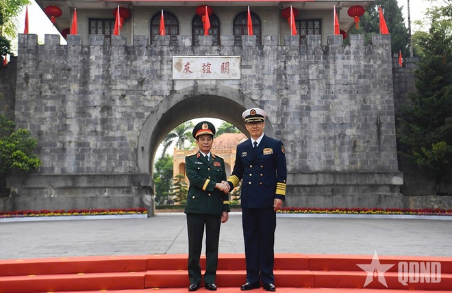 El ministro de Defensa de Vietnam, Phan Van Giang, y su homólogo chino, Dong Jun (Foto: qdnd.vn)