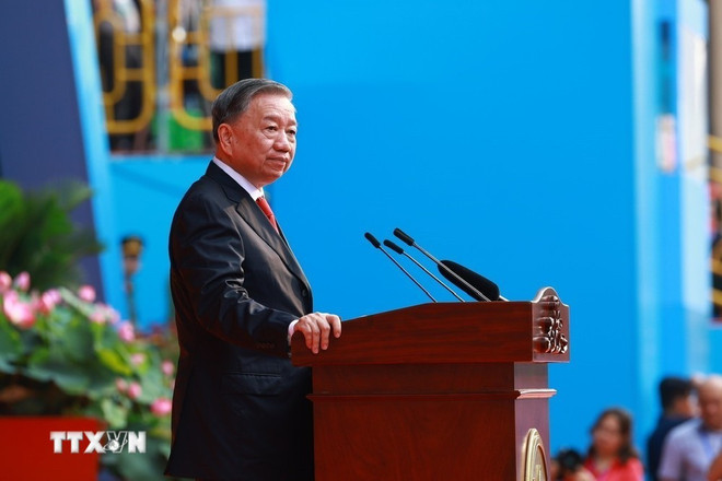 El secretario general del PCV, To Lam, pronuncia el discurso en el evento. (Foto: VNA) El secretario general del PCV, To Lam, pronuncia el discurso en el evento. (Foto: VNA)