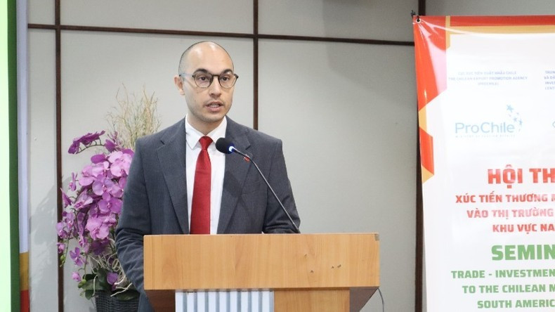 Pablo Arancibia Salazar, representante de la Dirección General de Promoción de Exportaciones de la Cancillería de Chile, habla en la cita. Pablo Arancibia Salazar, representante de la Dirección General de Promoción de Exportaciones de la Cancillería de Chile, habla en la cita.
