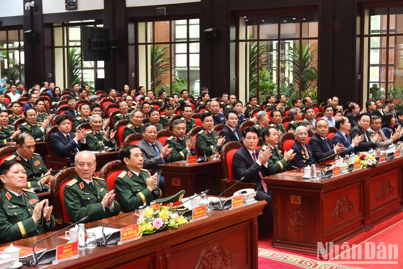 El presidente de Vietnam, Luong Cuong, asiste al acto conmemorativo. El presidente de Vietnam, Luong Cuong, asiste al acto conmemorativo.