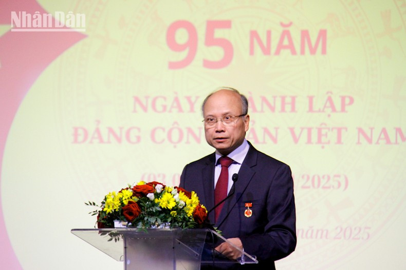 El embajador vietnamita en Francia, Dinh Toan Thang.