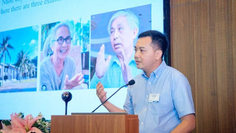 El doctor Pham Ngoc Diep presenta una ponencia.