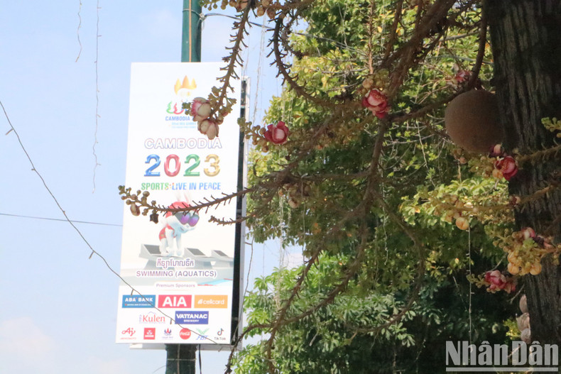 El tema de los SEA Games 32 -“Deporte: Vivir en paz”. El tema de los SEA Games 32 -“Deporte: Vivir en paz”.