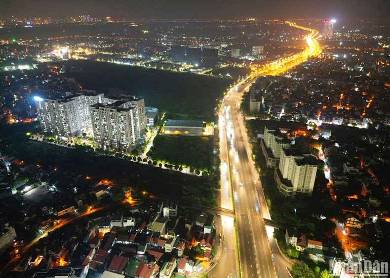 La intersección Long Bien-Nguyen Van Cu juega un papel importante en la conexión de las rutas norteñas de la capital. También es el principal eje entre los parques industriales y las zonas residenciales del norte del río Rojo. La intersección Long Bien-Nguyen Van Cu juega un papel importante en la conexión de las rutas norteñas de la capital. También es el principal eje entre los parques industriales y las zonas residenciales del norte del río Rojo.