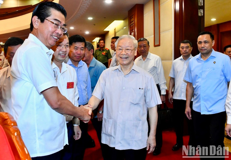 El secretario general del Partido Nguyen Phu Trong y los delegados. El secretario general del Partido Nguyen Phu Trong y los delegados.