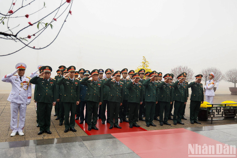 La delegación de la Comisión Militar del Partido y el Ministerio de Defensa Nacional. La delegación de la Comisión Militar del Partido y el Ministerio de Defensa Nacional.