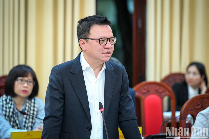 El jefe de redacción de Nhan Dan, Le Quoc Minh, en el evento.