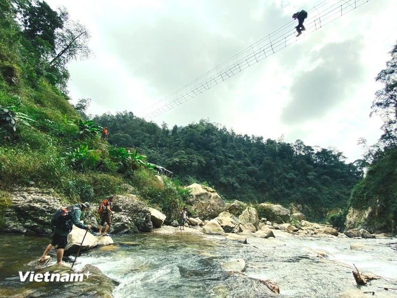 El legendario pico Pusilung es siempre un destino de ensueño para los aventureros. Para visitar a esta montaña, los excursionistas deben solicitar un permiso en el Comando de la Guardia Fronteriza de la provincia de Lai Chau.