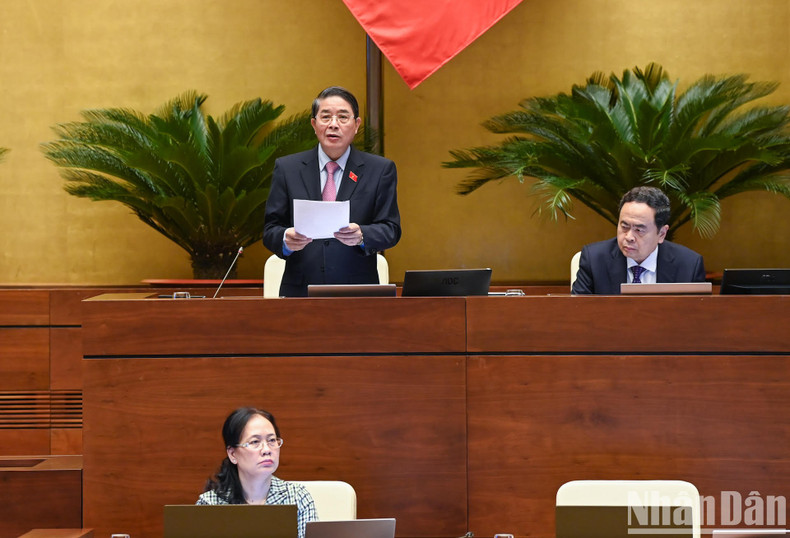 El vicepresidente legislativo Nguyen Duc Hai preside la sesión de trabajo. El vicepresidente legislativo Nguyen Duc Hai preside la sesión de trabajo.