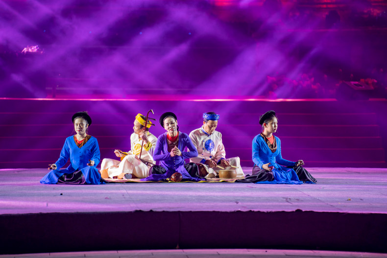 Presentación del canto Xam, un género artístico tradicional de Vietnam. Presentación del canto Xam, un género artístico tradicional de Vietnam.