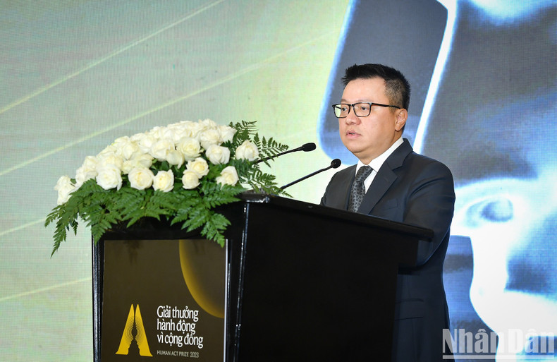 El presidente-editor de Nhan Dan y jefe del comité organizador del Premio, Le Quoc Minh, interviene en el evento. El presidente-editor de Nhan Dan y jefe del comité organizador del Premio, Le Quoc Minh, interviene en el evento.