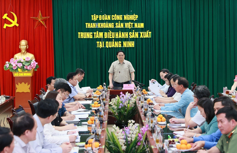 El primer ministro vietnamita, Pham Minh Chinh, se reunió con los dirigentes del Grupo de Industria de Carbón y Minería de Vietnam. El primer ministro vietnamita, Pham Minh Chinh, se reunió con los dirigentes del Grupo de Industria de Carbón y Minería de Vietnam.
