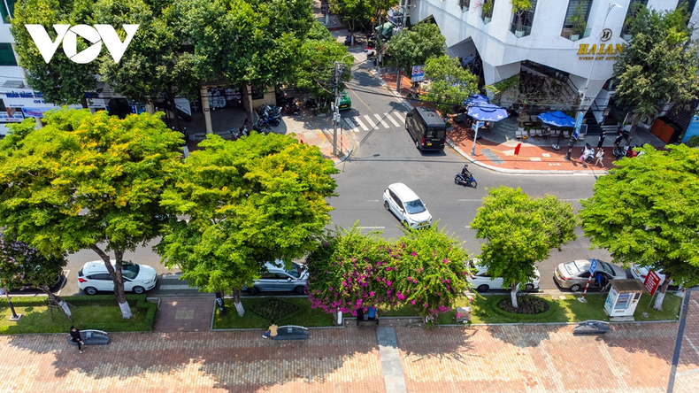 Un rincón de la calle de Bach Dang. Un rincón de la calle de Bach Dang.