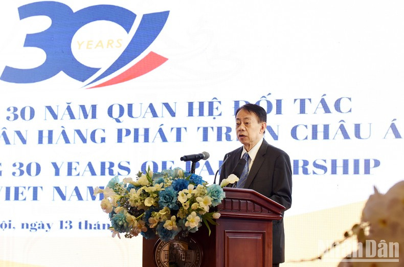 El presidente del BAD Masatsugu Asakawa interviene en la ceremonia.