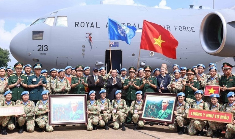 El presidente Vo Van Thuong asistió a la ceremonia de despedida del quinto hospital de campaña de segundo nivel de Vietnam y el segundo equipo de ingenieros para participar en la misión del mantenimiento de la paz de las Naciones Unidas en Sudán del Sur (2023).