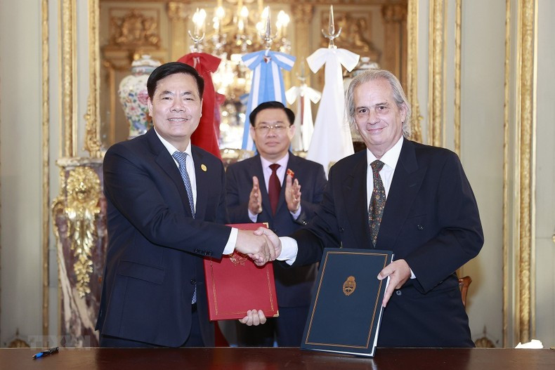 La rúbrica del Tratado de traslado de personas condenadas.