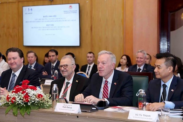 Ted Osius, presidente y director ejecutivo de USABC, habla en la reunión. (Fotografía: VNA)
