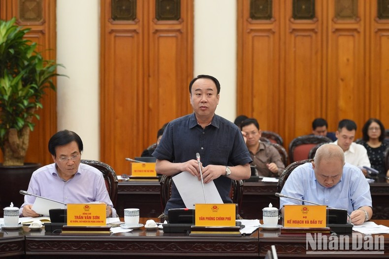 El subjefe de la Oficina del Gobierno Nguyen Sy Hiep interviene en el encuentro. El subjefe de la Oficina del Gobierno Nguyen Sy Hiep interviene en el encuentro.