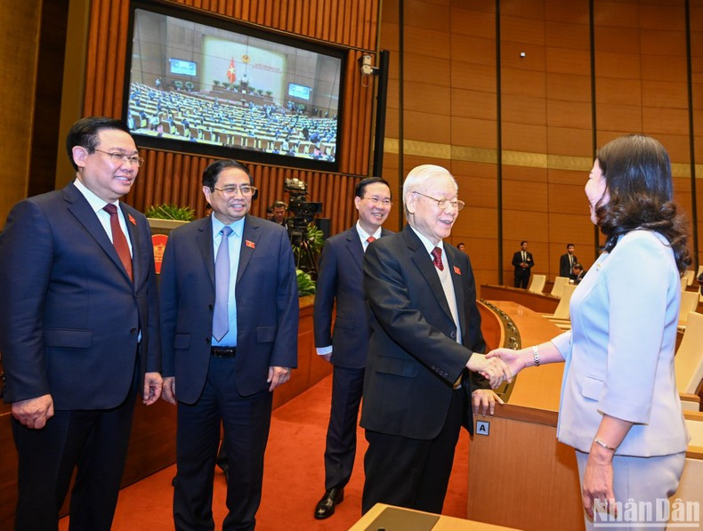 Nguyen Phu Trong y los diputados. Nguyen Phu Trong y los diputados.