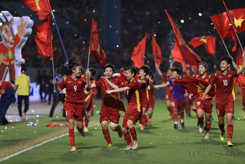 Las chicas "doradas" del fútbol vietnamita celebran la victoria en el partido final del fútbol femenino de los SEA Games 31, el 21 de mayo de 2022, en el estadio Cam Pha (provincia de Quang Ninh). Las chicas "doradas" del fútbol vietnamita celebran la victoria en el partido final del fútbol femenino de los SEA Games 31, el 21 de mayo de 2022, en el estadio Cam Pha (provincia de Quang Ninh).
