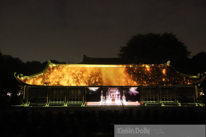 El show de luces “Quintaescencia de taoísmo” concluye el tour nocturno.