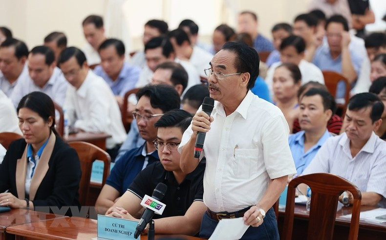 El votante Huynh Trung Quang, representante del empresariado en Can Tho, habla en el evento. El votante Huynh Trung Quang, representante del empresariado en Can Tho, habla en el evento.