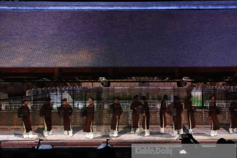 Todo se fusiona en una fiesta de luz, sonido y emociones.