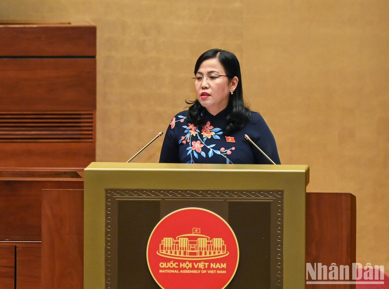 La secretaria del Comité partidista y jefa de la delegación parlamentaria de la provincia de Thai Nguyen, Nguyen Thanh Hai, pronuncia un discurso.