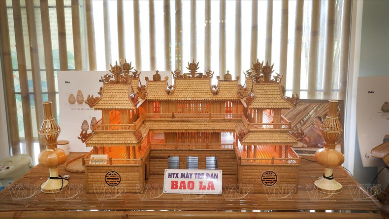 Un modelo hecho de bambú de la icónica Ciudadela Imperial de Hue.