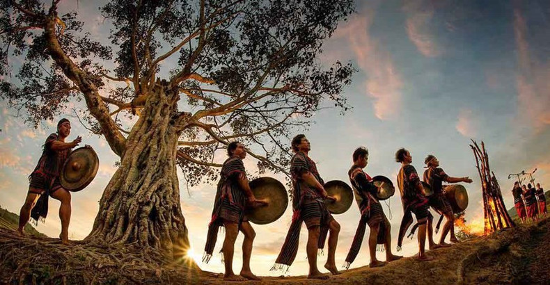 La actuación a dueto con gongs de pobladores de Tay Nguyen forma parte indispensable de los festivales locales.