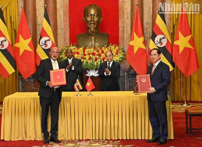 Cancilleres de ambos partes firman el Memorándum de Entendimiento entre los dos Ministerios de Relaciones Exteriores. Cancilleres de ambos partes firman el Memorándum de Entendimiento entre los dos Ministerios de Relaciones Exteriores.