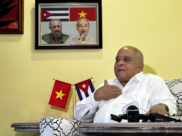El embajador de Cuba en Vietnam, Orlando Nicolás Hernández Guillén, en la entrevista (Fotografía: VNA)