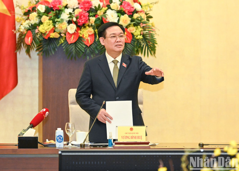 El titular parlamentario Vuong Dinh Hue. El titular parlamentario Vuong Dinh Hue.