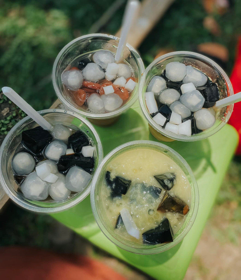 Dulce líquido enfrente de la antigua ciudadela. Dulce líquido enfrente de la antigua ciudadela.