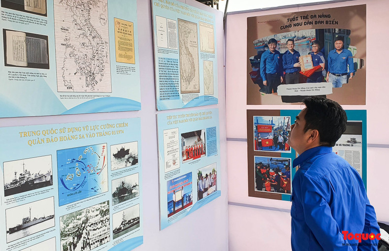 También efectuaron exposiciones de modelos y fotos sobre Truong Sa (islas de Spratly) y Hoang Sa (islas de Paracelso) y la captura de mariscos. También efectuaron exposiciones de modelos y fotos sobre Truong Sa (islas de Spratly) y Hoang Sa (islas de Paracelso) y la captura de mariscos.