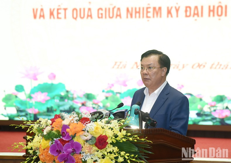 El secretario del Comité partidista de Hanói Dinh Tien Dung interviene en el evento. El secretario del Comité partidista de Hanói Dinh Tien Dung interviene en el evento.