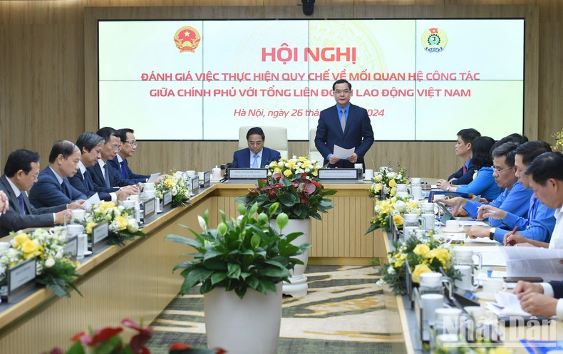 El primer ministro Pham Minh Chinh en la reunión con la Confederación General del Trabajo. El primer ministro Pham Minh Chinh en la reunión con la Confederación General del Trabajo.