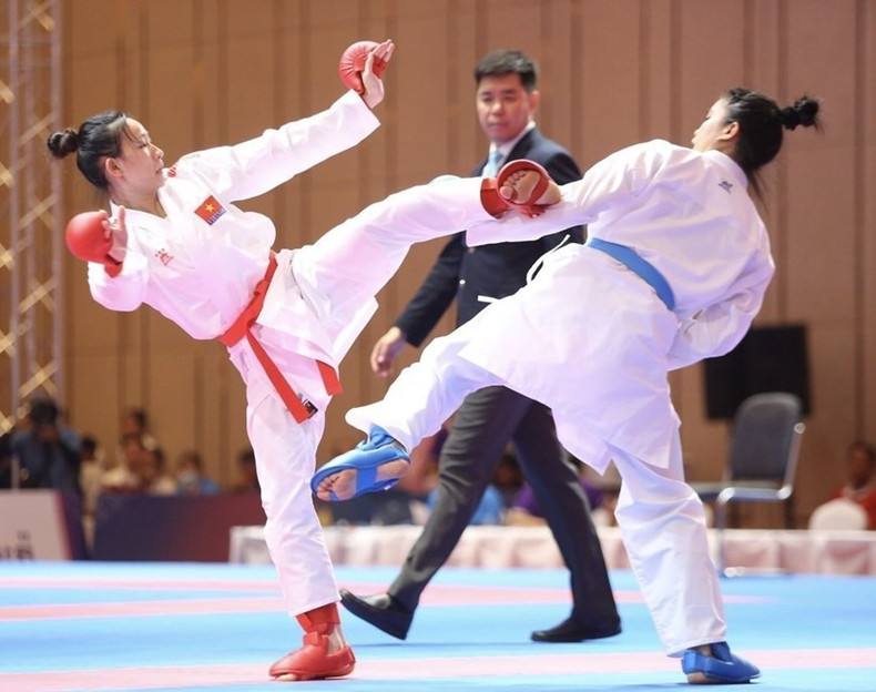 La selección vietnamita de Karate ganó dos medallas de oro en la categoría de kumite colectivo en los SEA Games 32.