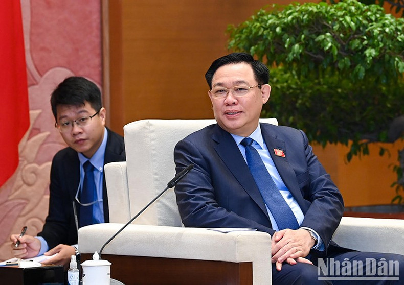 Vuong Dinh Hue en el evento.