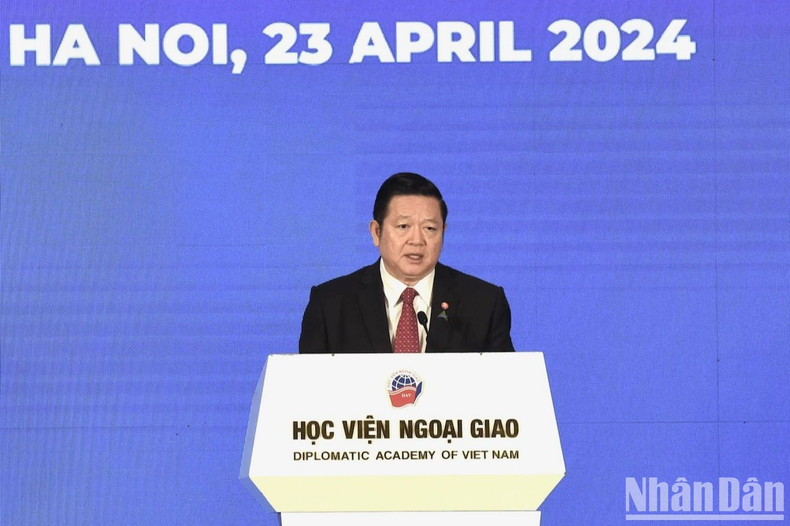 El secretario general de la Asean Kao Kim Hourn interviene en la sesión de trabajo. El secretario general de la Asean Kao Kim Hourn interviene en la sesión de trabajo.