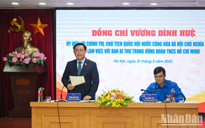 Vuong Dinh Hue concluye la reunión. Vuong Dinh Hue concluye la reunión.