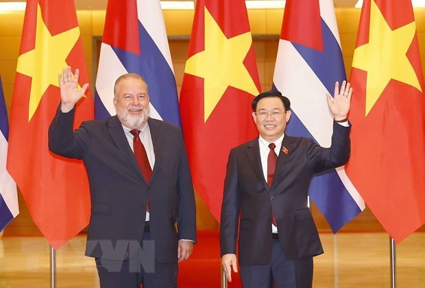 El presidente de la Asamblea Nacional de Vietnam, Vuong Dinh Hue, recibió al primer ministro cubano, Manuel Marrero Cruz, quien realizó una visita oficial a Vietnam el año pasado. (Fotografía: VNA) El presidente de la Asamblea Nacional de Vietnam, Vuong Dinh Hue, recibió al primer ministro cubano, Manuel Marrero Cruz, quien realizó una visita oficial a Vietnam el año pasado. (Fotografía: VNA)